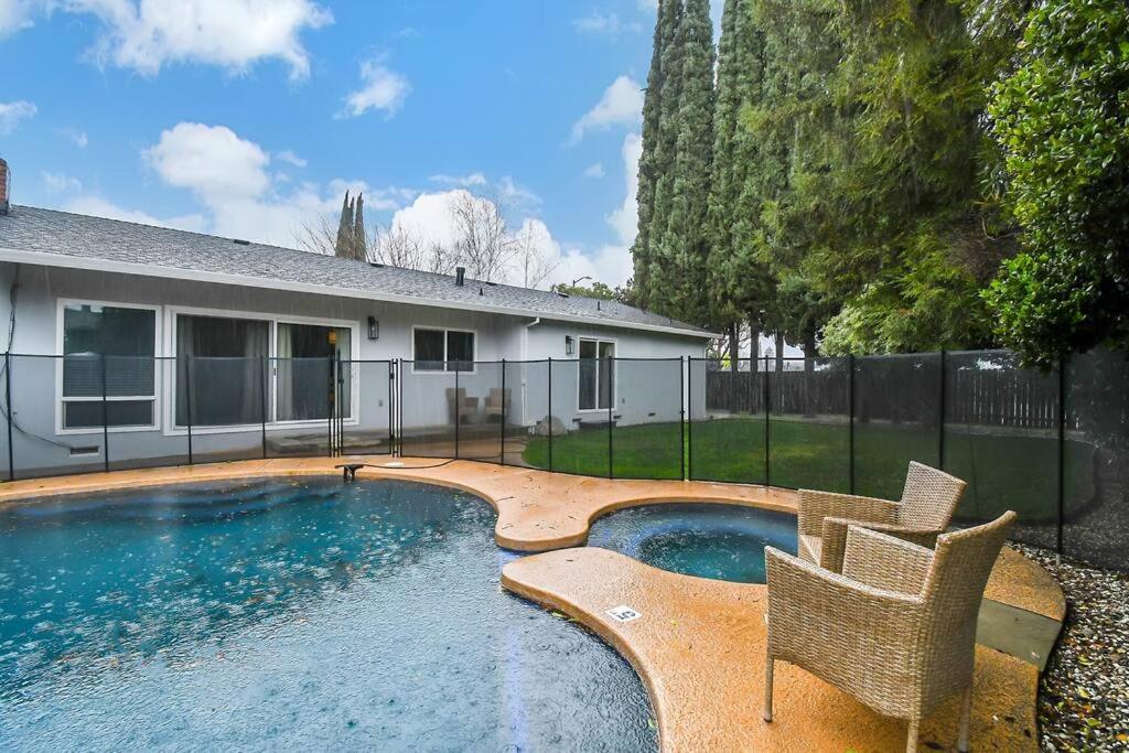 The Charming Home With A Pool Юба Сити Екстериор снимка